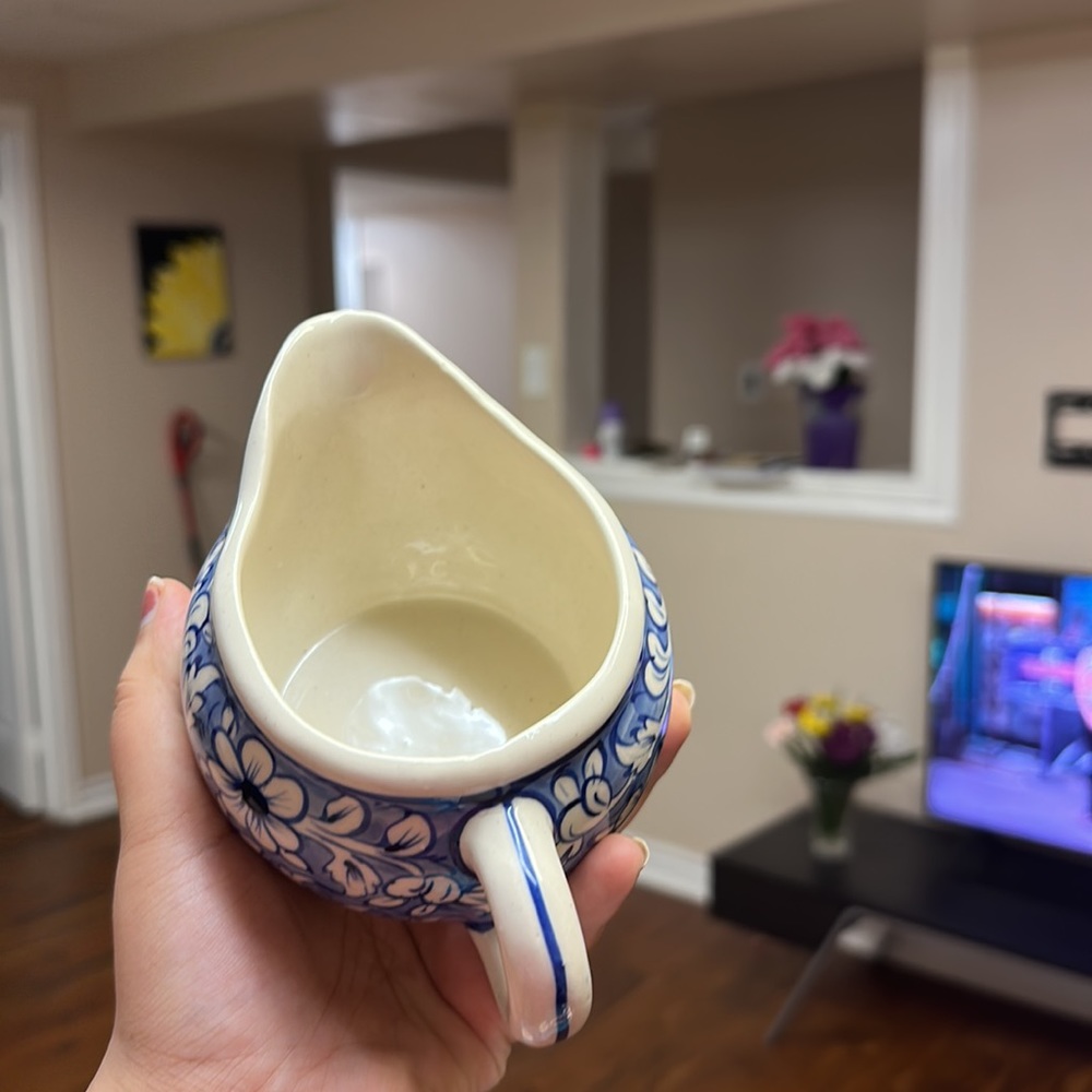 Tea cup - Picture 2 of 4
